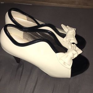Cute black and cream heals!